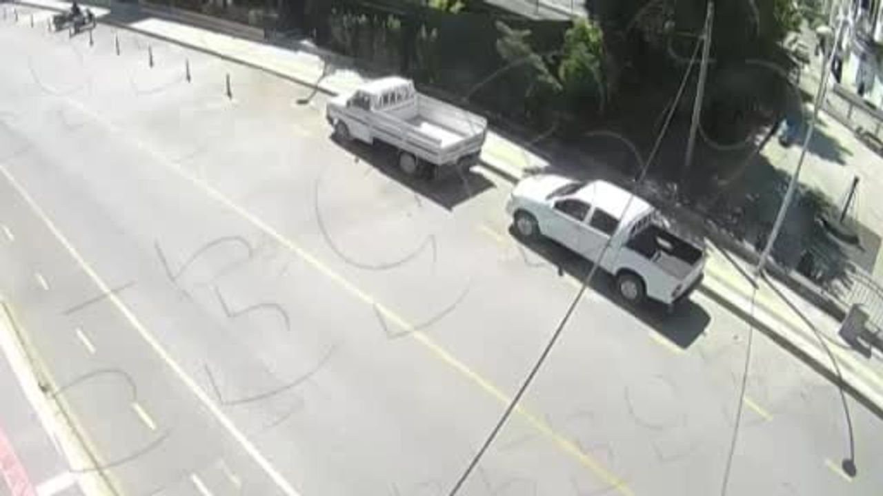 Amasya'da park halindeki araçlara çarpan otomobilin sürücüsü yaralandı