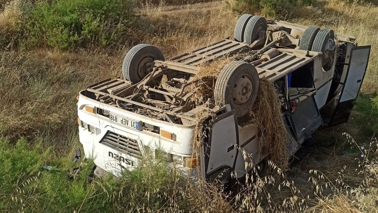 Amasya’da tarım işçilerini taşıyan midibüs devrildi: 16 yaralı