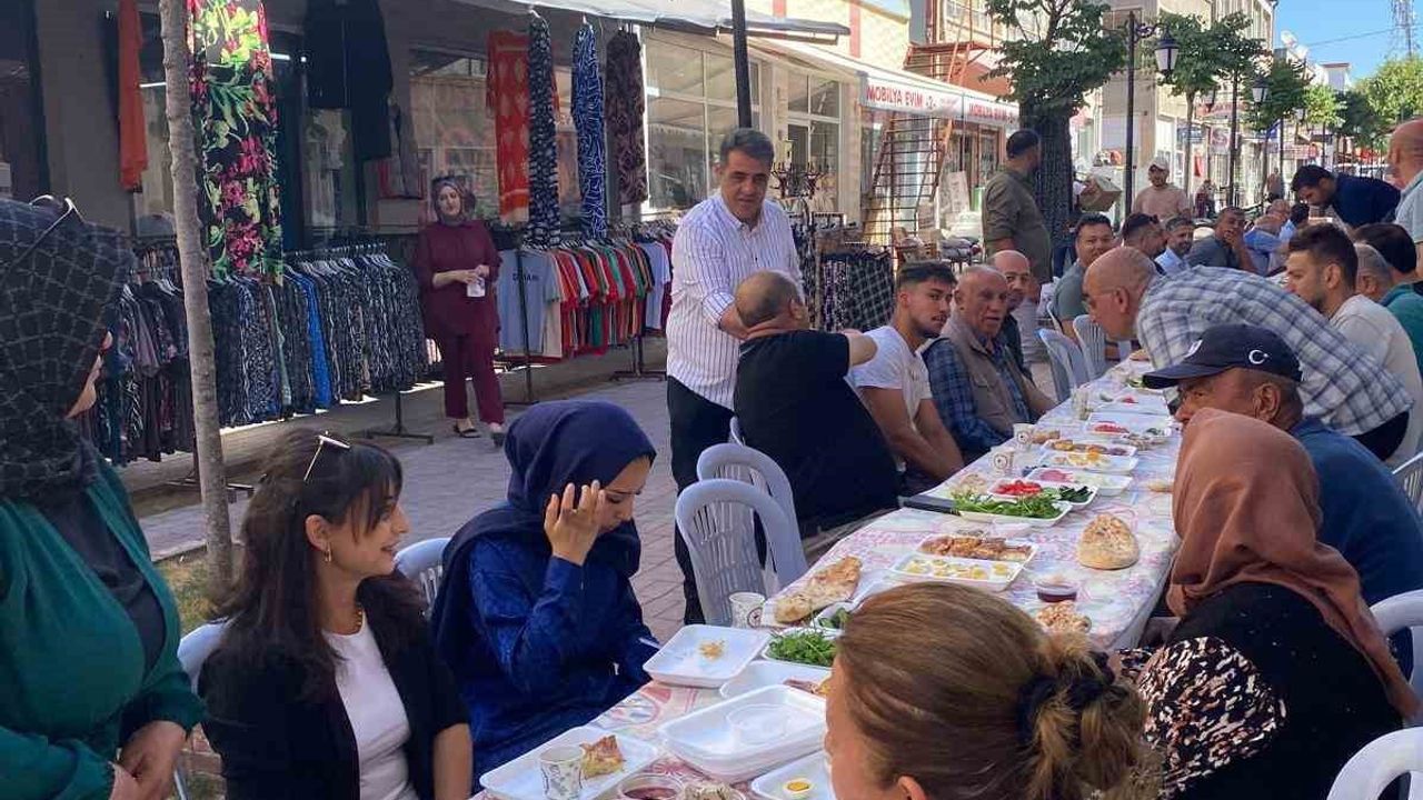 Anahtar Parti Kırşehir teşkilatı çarşı esnafıyla kahvaltıda buluştu