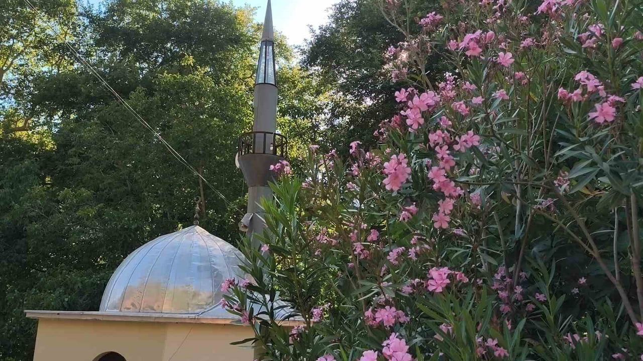 Anamur'da 9 metrekarelik cami doğal güzelliklerle çevrili