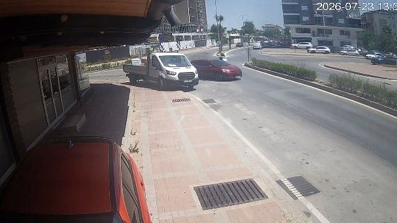 Ani manevra sonrası devrilen motosiklet sürücüsü yaralandı