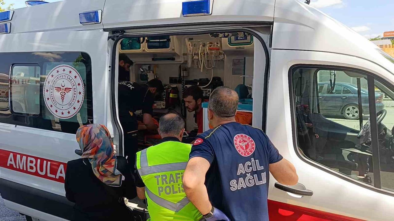 Aniden yola çıkan yaya otomobilin çarpmasıyla Kırşehir'de yaralandı
