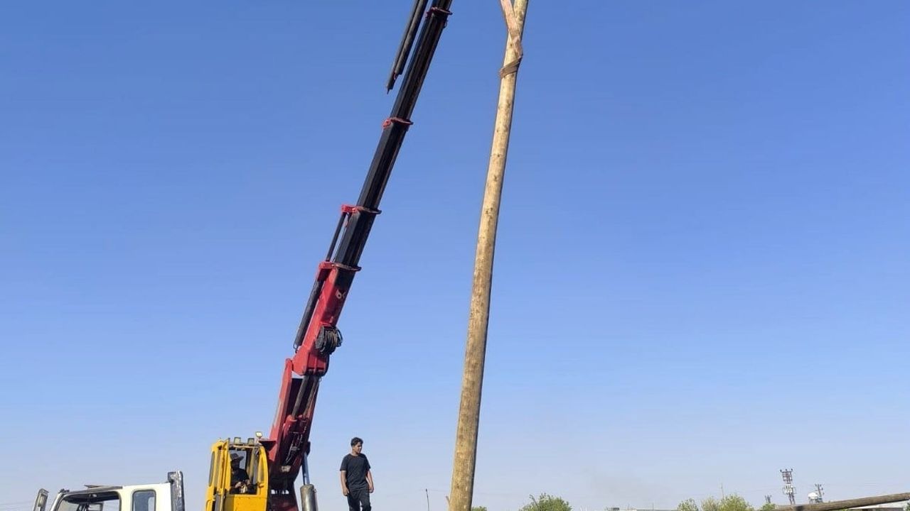 Anız yangınları Şanlıurfa'da enerji altyapısına zarar verdi
