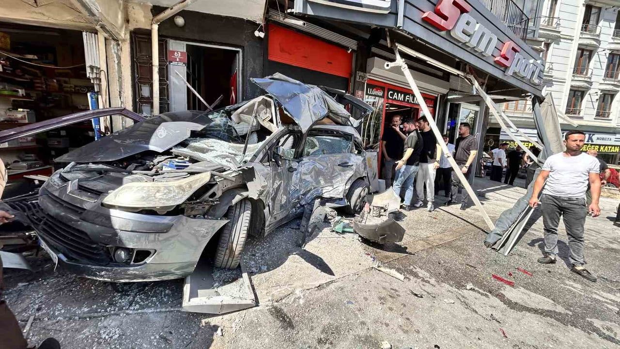 Ankara'da EGO otobüsü iş yerine girdi: 7 yaralı