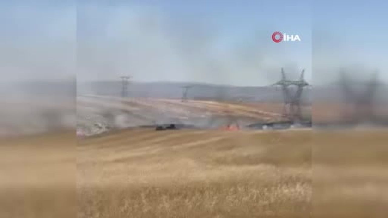 Ankara'da ekili arazide çıkan yangın mahalle sakinleri tarafından söndürüldü