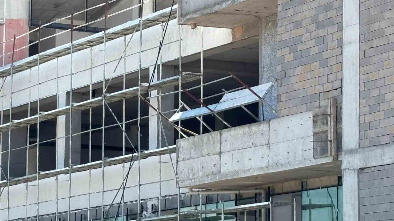 Ankara'da iskelenin yerinden çıkması sonucu işçi hayatını kaybetti