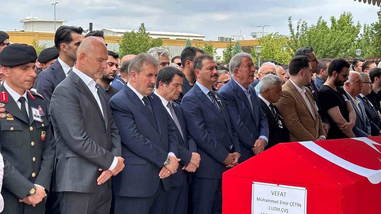 Ankara'da motosiklet kazasında yaşamını yitiren jandarma uzman çavuş Muhammet Emir Çetin son yolculuğuna uğurlandı