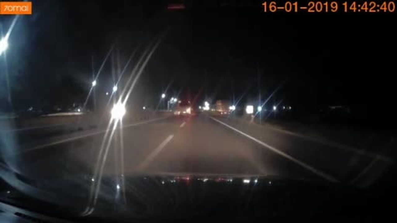 Ankara'dan Eskişehir'e dönen araç refüje yöneldi; son anda şeride döndü