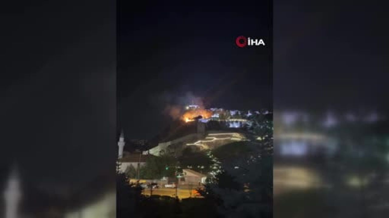 Ankara Kalesi yakınında otluk alanda yangın söndürüldü