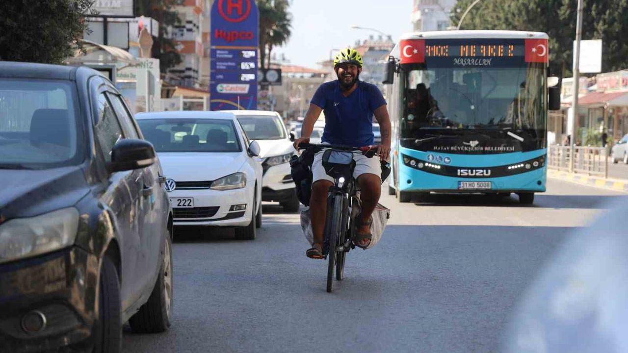 Annesinin umre hayali için Kocaeli'den bisikletle kutsal topraklara doğru yola çıktı