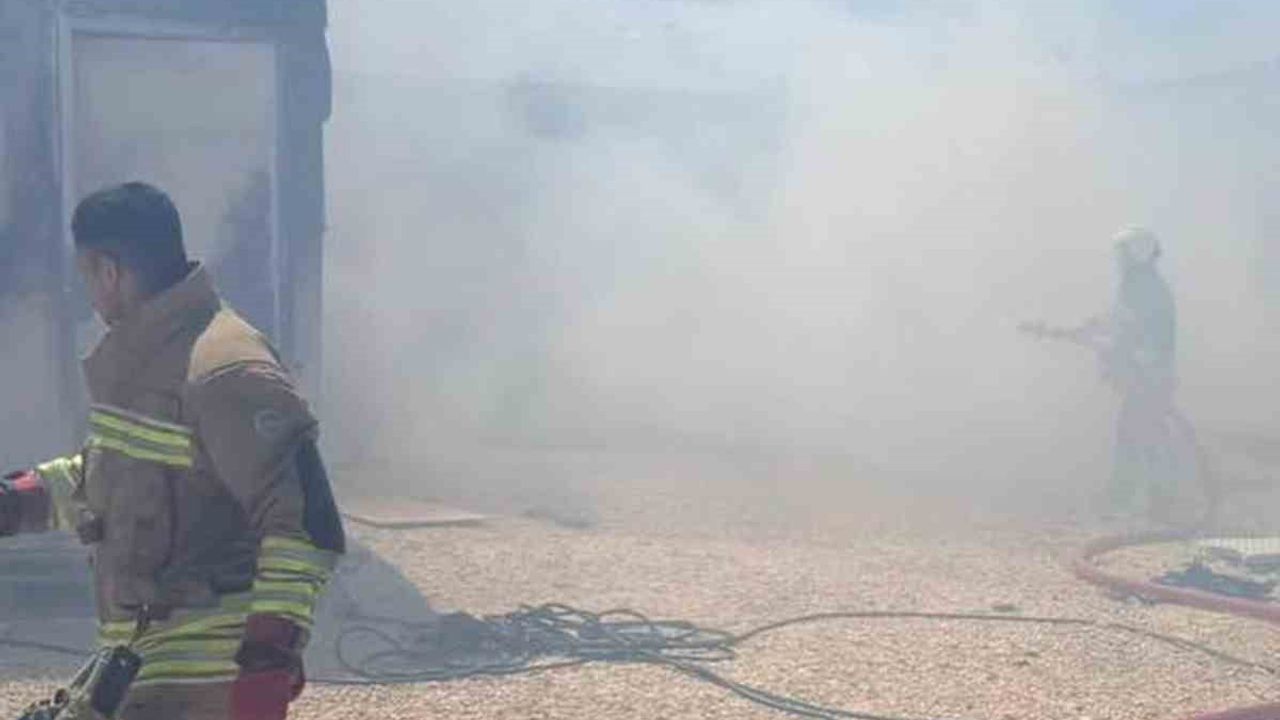 Antakya Açıkdere Mahallesi'nde konteyner kullanılamaz hale geldi