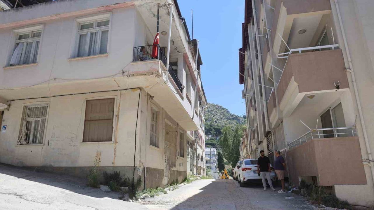 Antakya'da Alzheimer hastası kadının yardım çığlıkları mahalleyi tedirgin ediyor