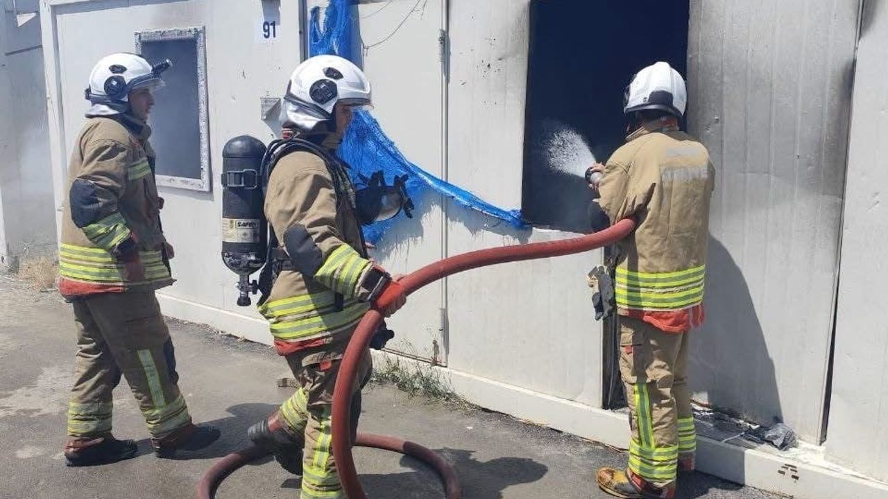 Antakya'da Büyükdalyan konteyner kentte çıkan yangında hızlı müdahale zararı sınırladı
