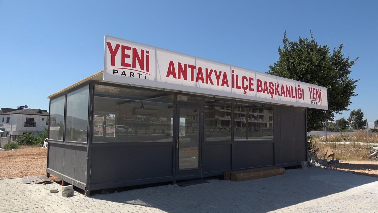 Antakya'da konteyner yeni parti için ilçe merkezi oldu