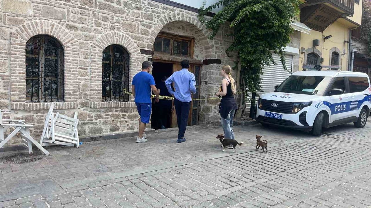 Antalya'da Almanya vatandaşı evinde ölü bulundu