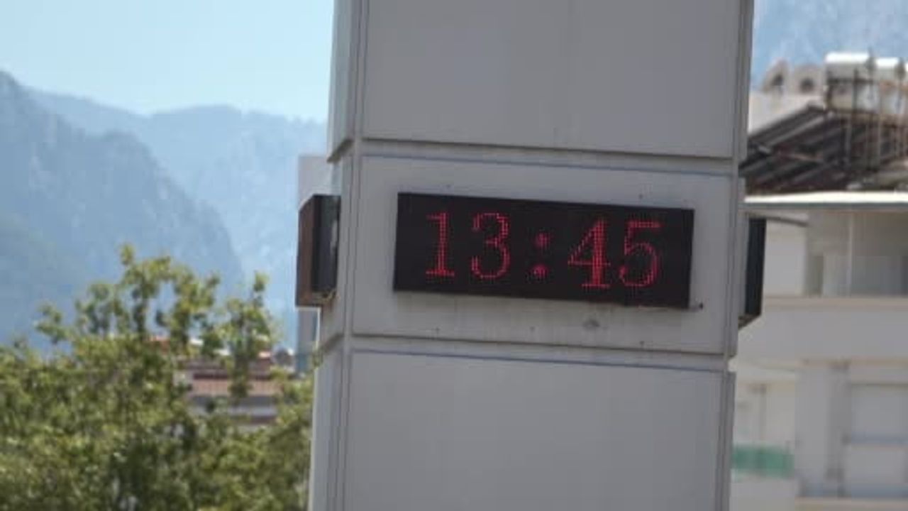 Antalya'da sıcak hava dalgası: termometreler 43 dereceyi gösterdi, sahiller doldu