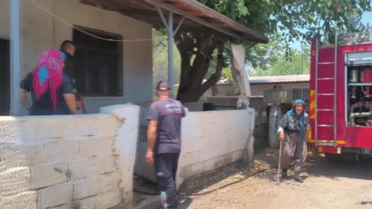 Antalya'da uzaklaştırma kararı nedeniyle sinirlenen adam evini ateşe verdi