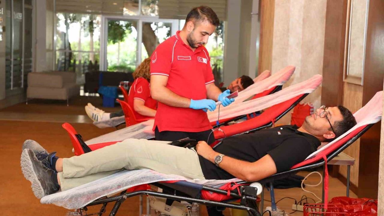 AOSB ve Türk Kızılay iş birliğinde kan ve kök hücre bağış kampanyasına yoğun katılım
