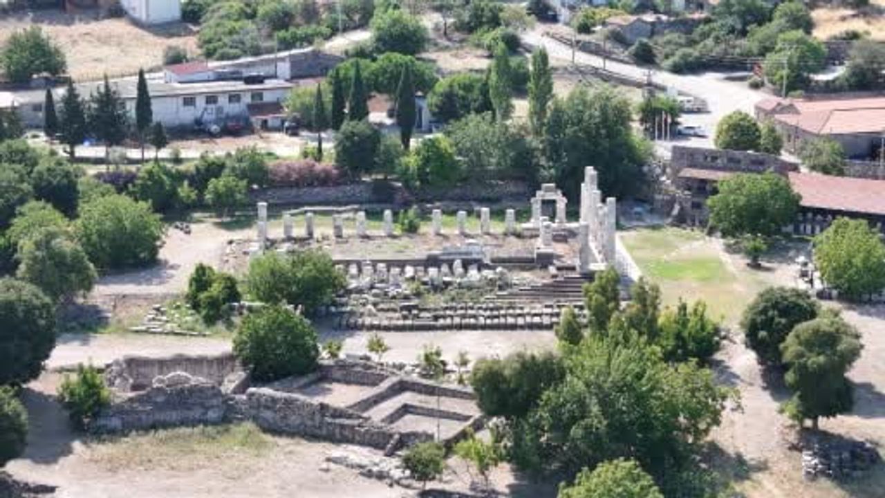 Apollon Smintheus'te roma hamamında tarıma işaret eden 1.500 yıllık dibek ve 1.300 yıllık küpler bulundu