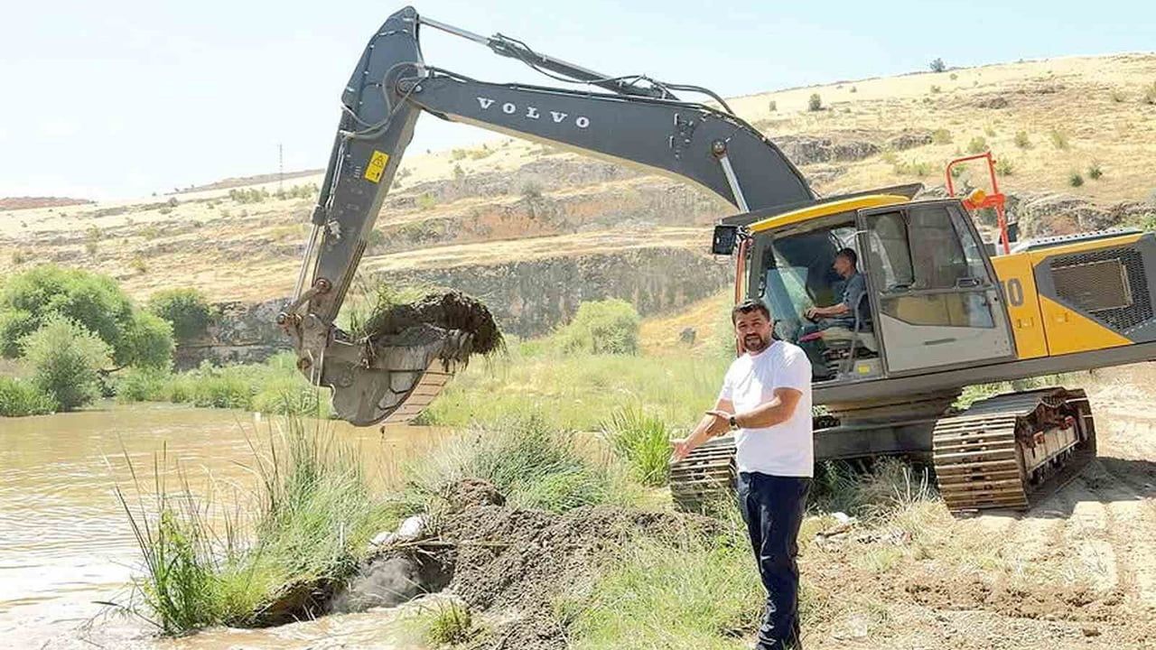Araban'da Sıtma Pınar Çayı piknik alanı iş makineleriyle temizlendi