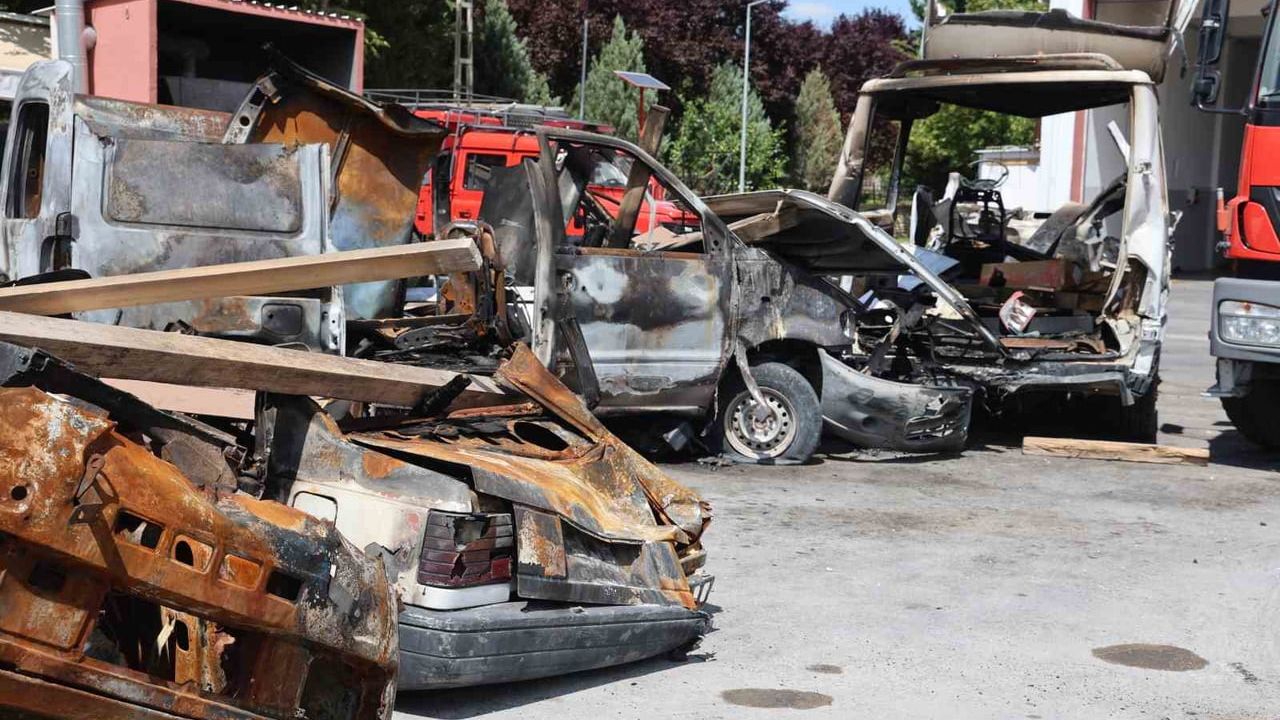 Araç yangınları sürücüler için artan risk: ihmaller nasıl yangına yol açıyor