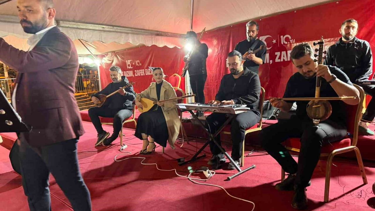 Ardahan’da 15 Temmuz Demokrasi ve Milli Birlik Günü'nde kahramanlık türküleri seslendi