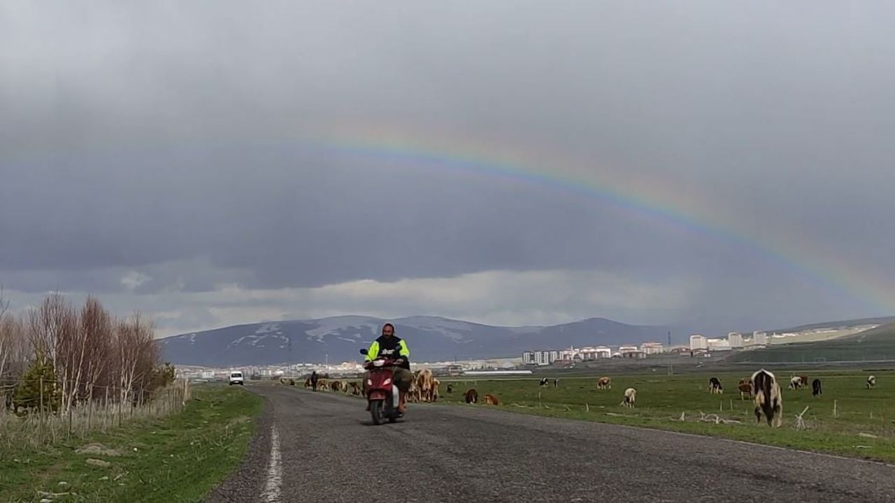 Ardahan'da sağanak sonrası beliren gökkuşağı