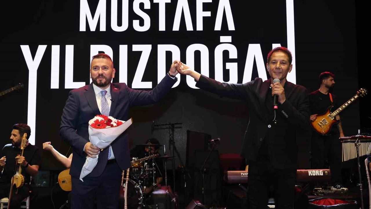 Arnavutköy'de 15 Temmuz'un 10'uncu yılı için yürüyüş korteji düzenlendi