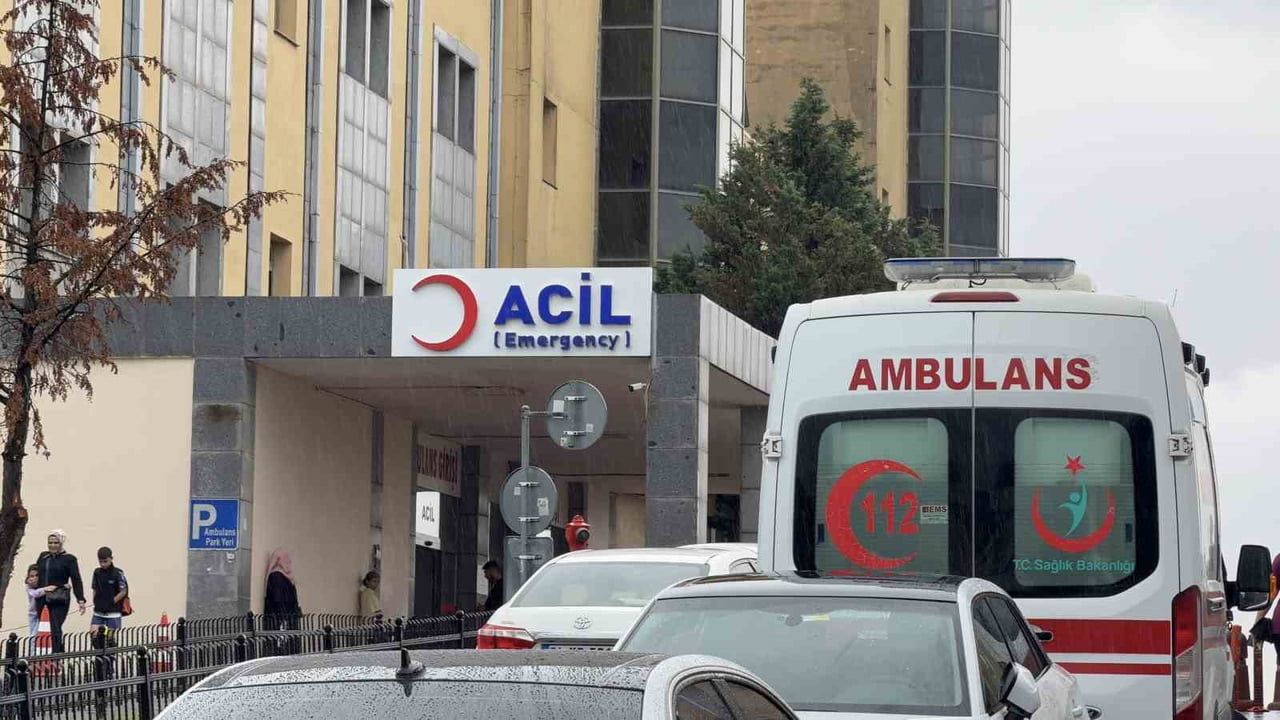 Arnavutköy'de 19 yaşındaki genç arkadaş kavgasında bıçaklanarak hayatını kaybetti