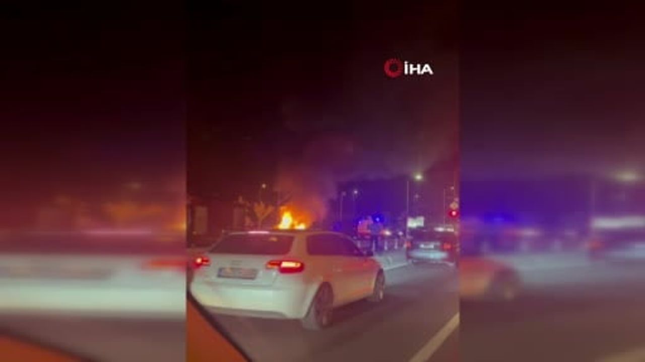 Arnavutköy’de seyir halindeki otomobil alev aldı