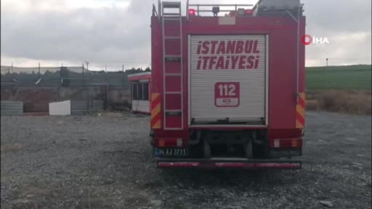Arnavutköy'de yumuşak zemine saplanan iki büyükbaş hayvan itfaiye tarafından kurtarıldı