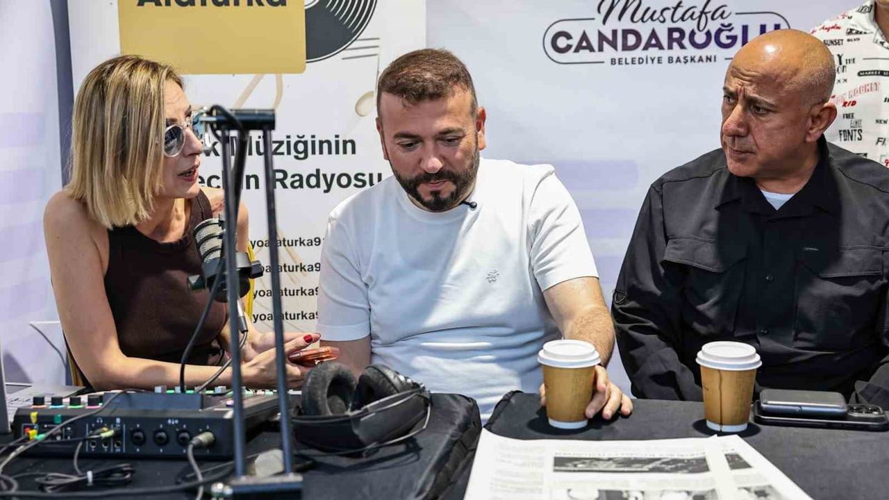 Arnavutköy radyo festivali Karaburun Sahili’nde binlerce kişiyi buluşturdu