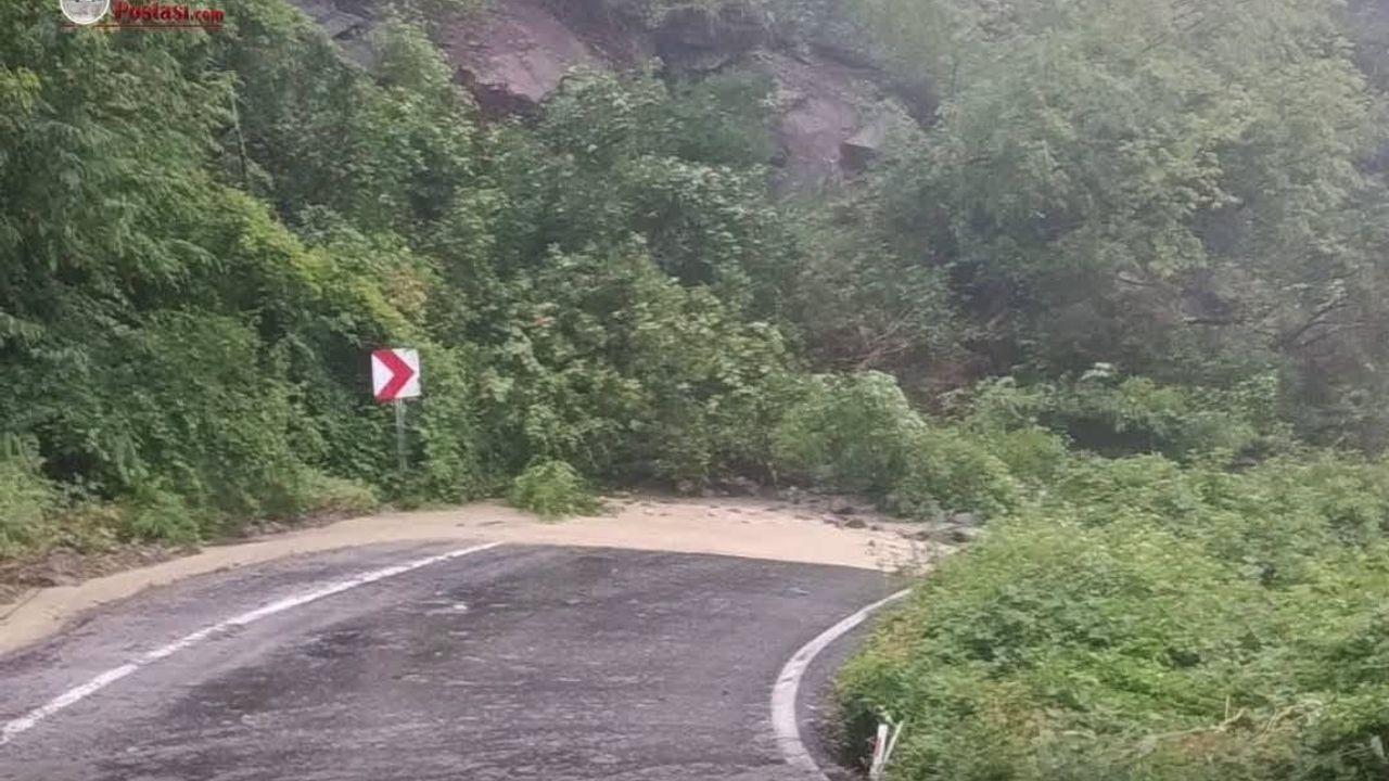Asartepe'deki heyelan sonrası Cide-Doğanyurt-İnebolu yolu yeniden trafiğe açıldı