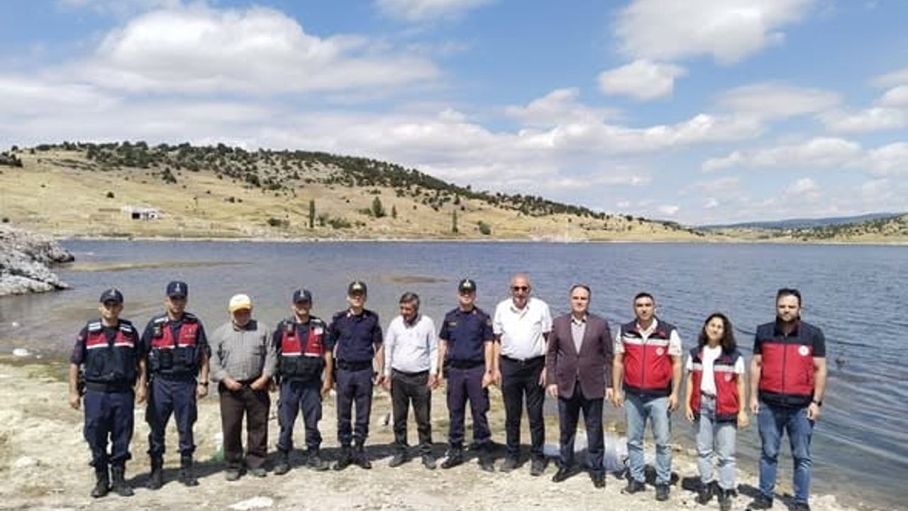 Aslanapa'da su ekosistemine 140 bin sazanla uzun vadeli destek
