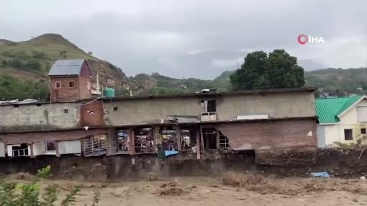 Assam'da muson selleri ağır bilanço: can kaybı 75'e çıktı, 8 kişi kayıp