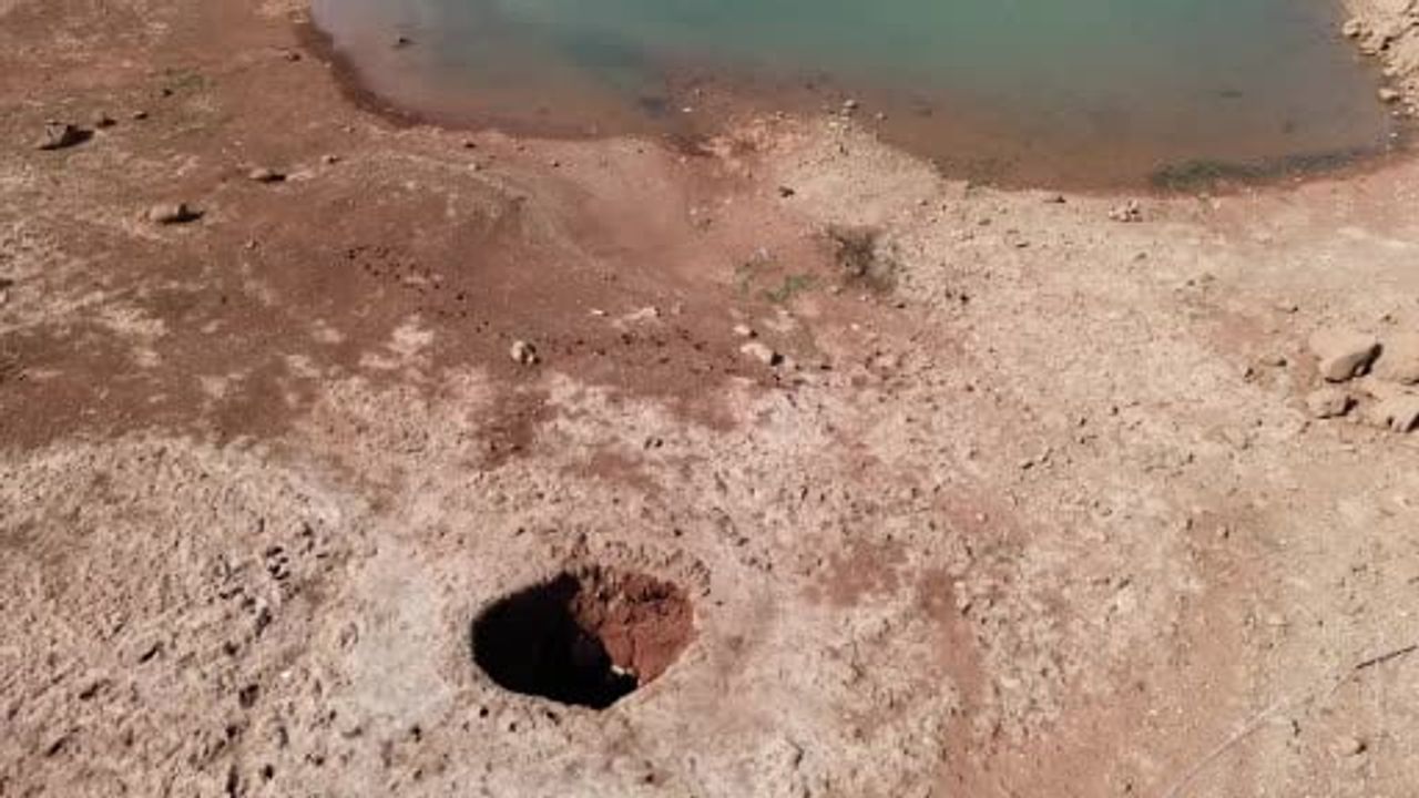 Atabey Göleti'nde obruk oluştu, DSİ incelemesi sürüyor