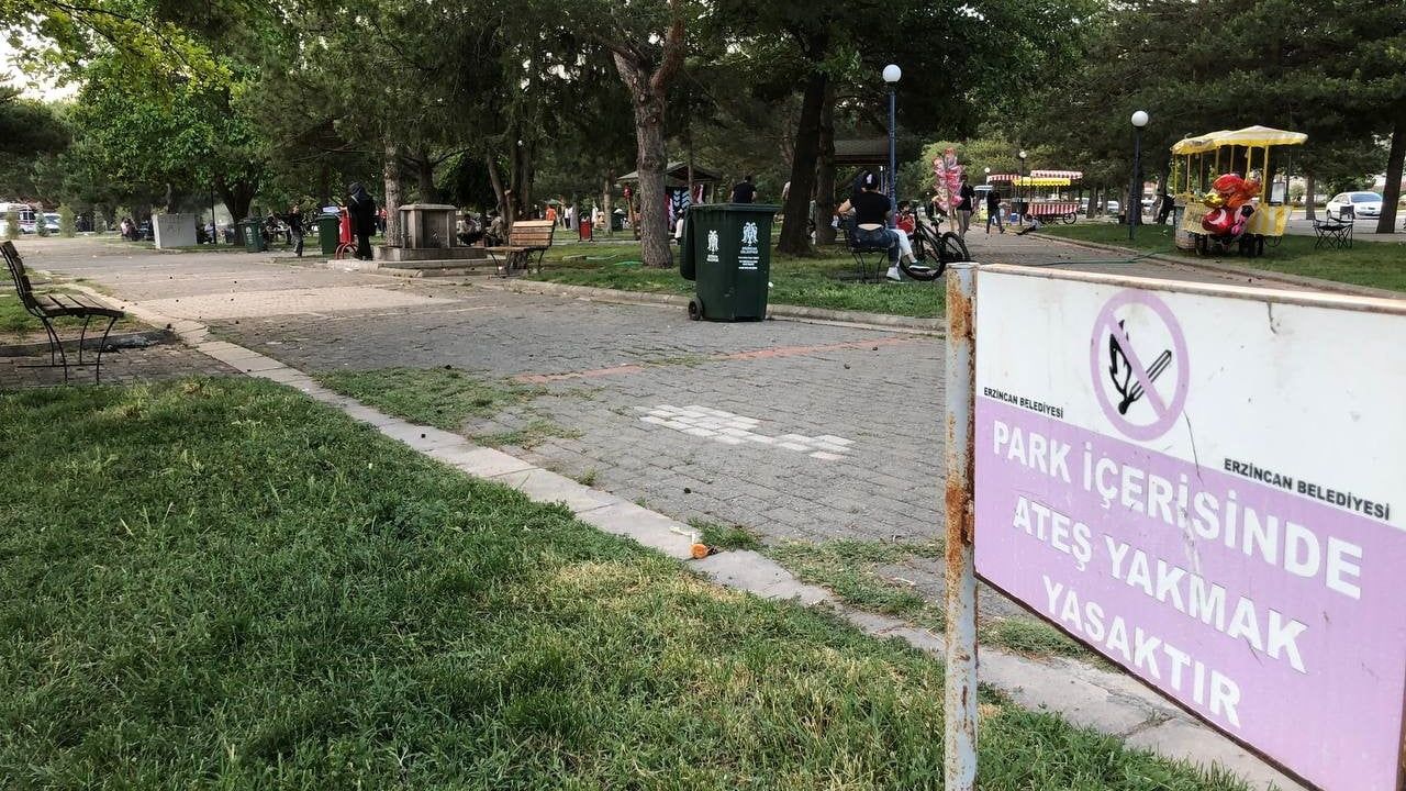 Atatürk parkı'nda mangal yasağı uygulanmıyor, mahalle sakinleri tepkili