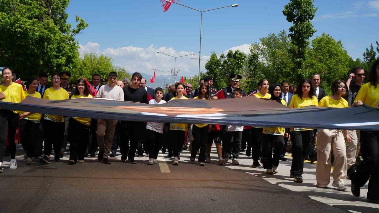 Atatürk'ün Erzurum'a gelişinin 107'nci yıl dönümü törenle kutlandı