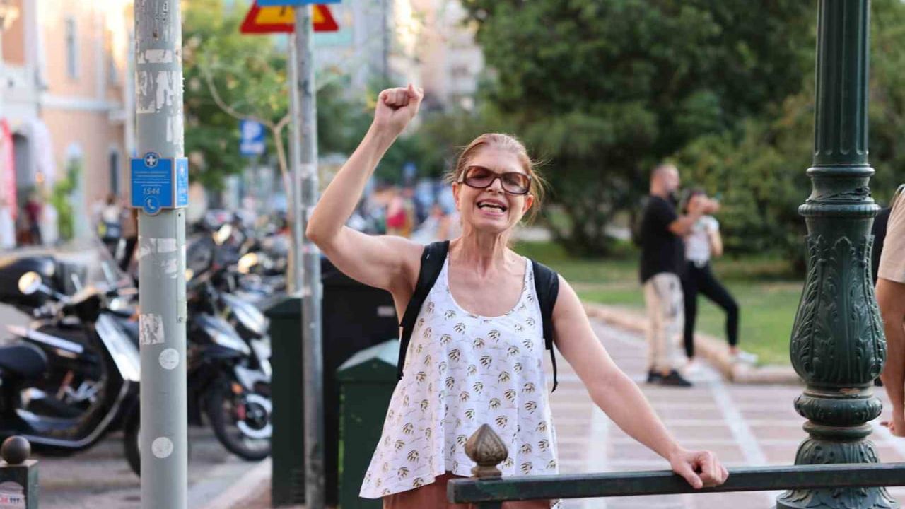 Atina'da otizmli gencin ölümü sonrası binlerce kişi protesto düzenledi
