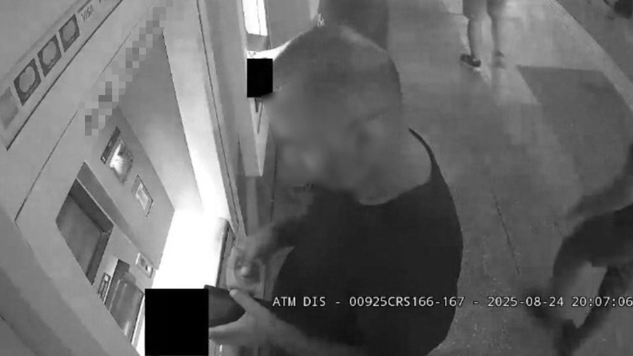 ATM’den geri çıkan parayı cüzdanına alıp kayıplara karıştı