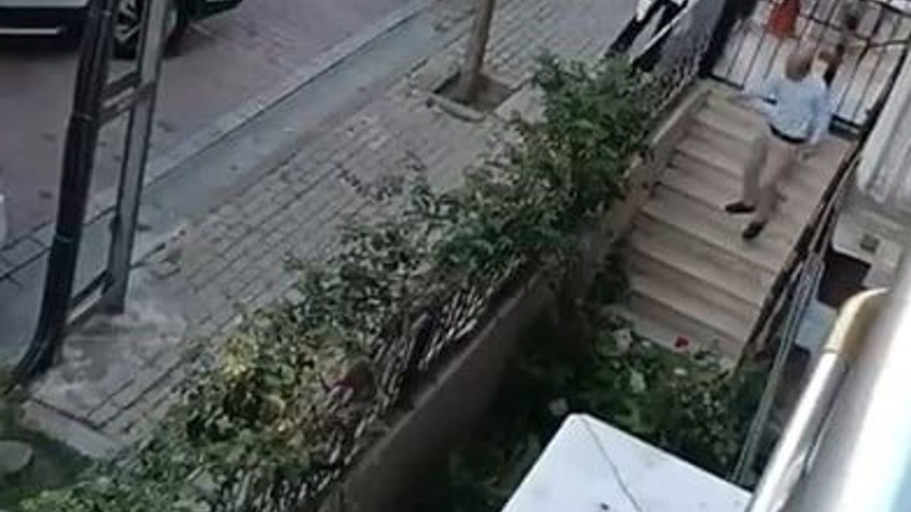 Avcılar’da park yeri tartışması cep telefonuyla görüntülendi