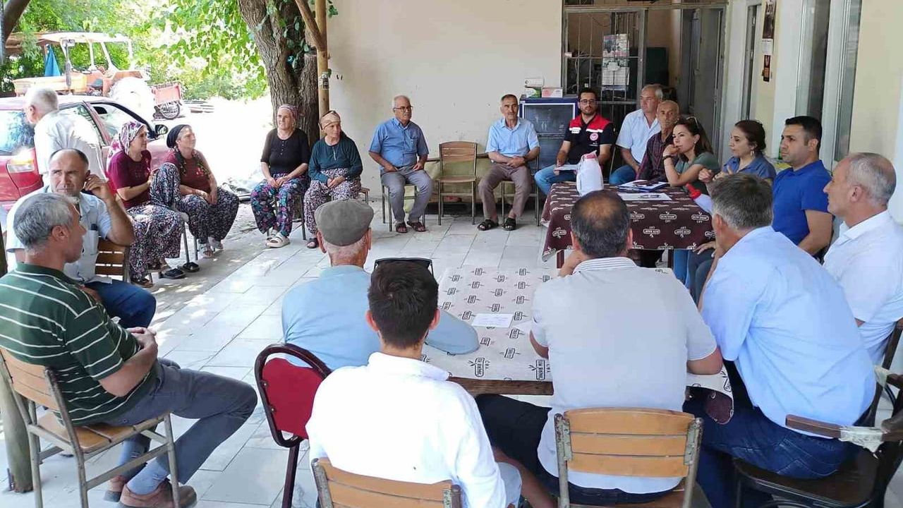 Avcılar Mahallesi'nde buzağı bakım ve beslenmesi eğitimi
