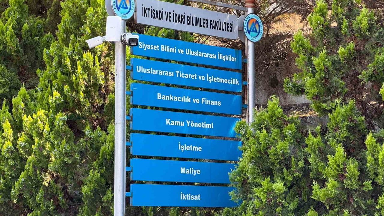 Avrasya Üniversitesi öğrenim ücretlerini sabit tutma kararıyla ailelere nefes oldu