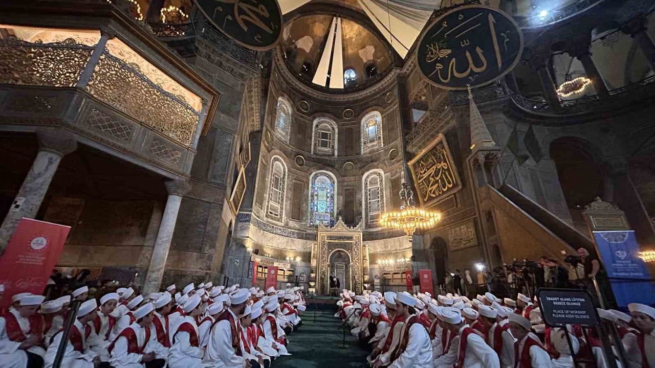 Ayasofya'da 253 hafızdan 253 şehit için hatim duası