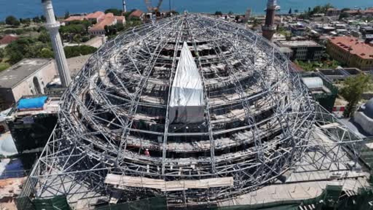 Ayasofya’da kubbe restorasyonunda çelik çatı ve koruyucu branda dönemi