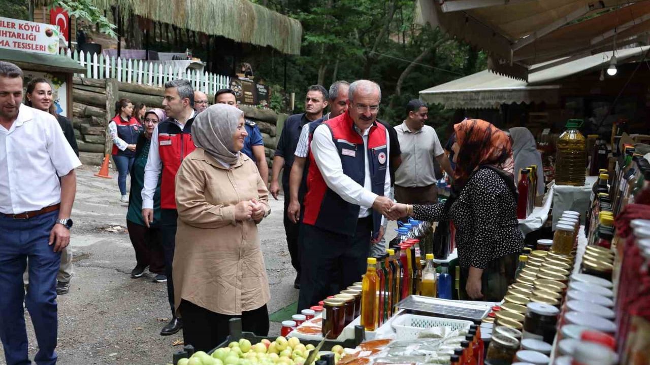 Ayazma Deresi’ne 50 bin kırmızı benekli alabalık yavrusu bırakıldı