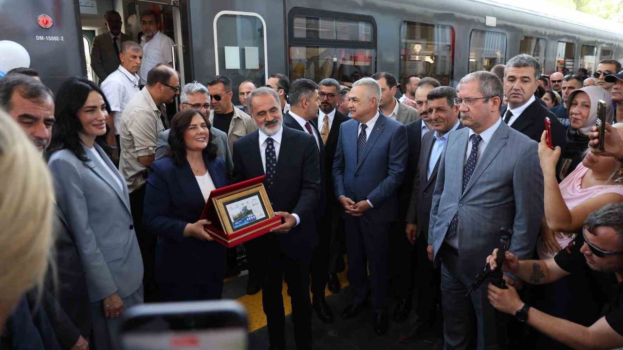 AYBAN banliyö hattı hizmete açıldı