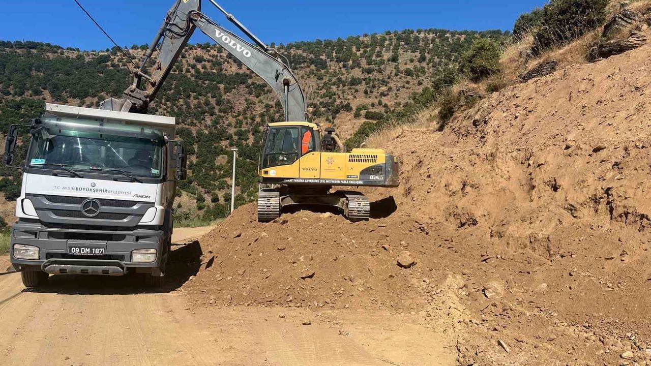 Aydın Büyükşehir 17 ilçede yol çalışmalarını sürdürüyor
