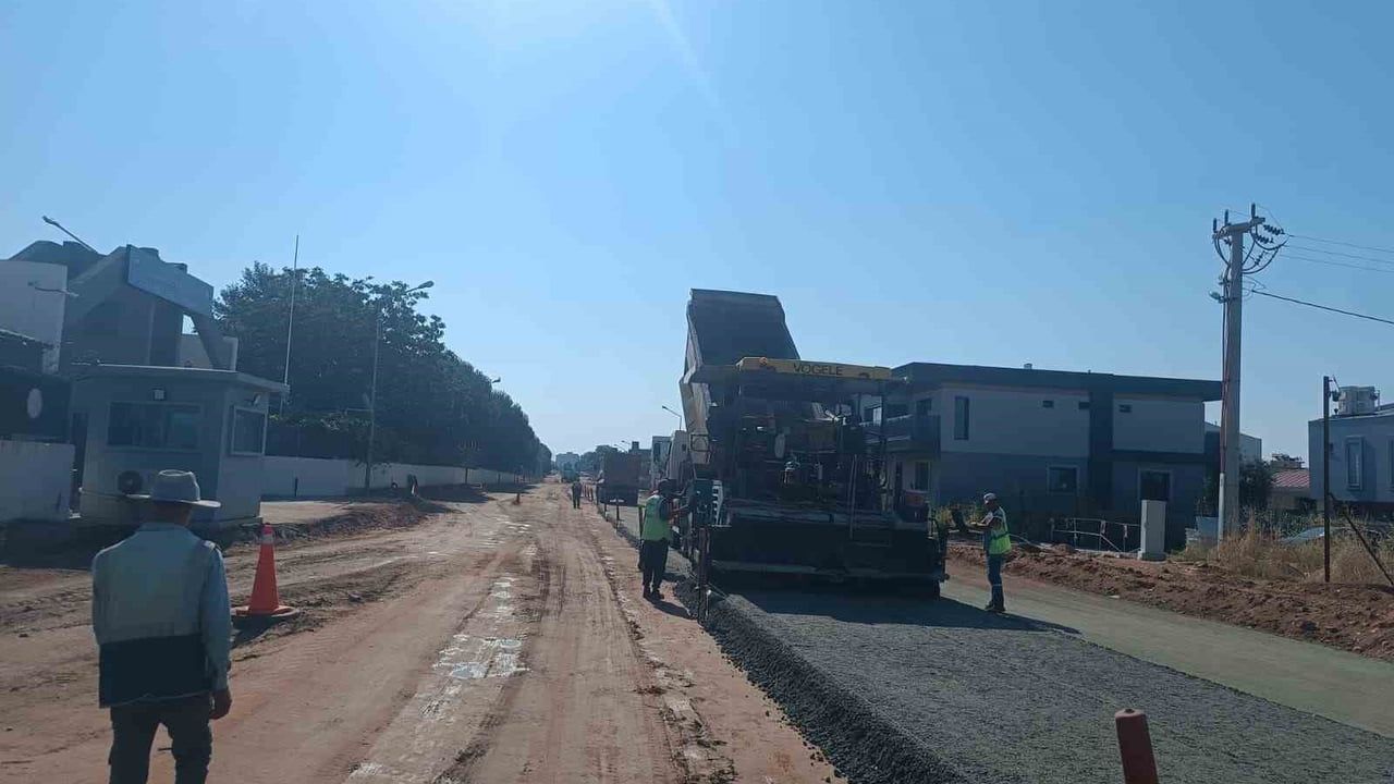Aydın Büyükşehir'de kent genelinde yol çalışmaları sürüyor