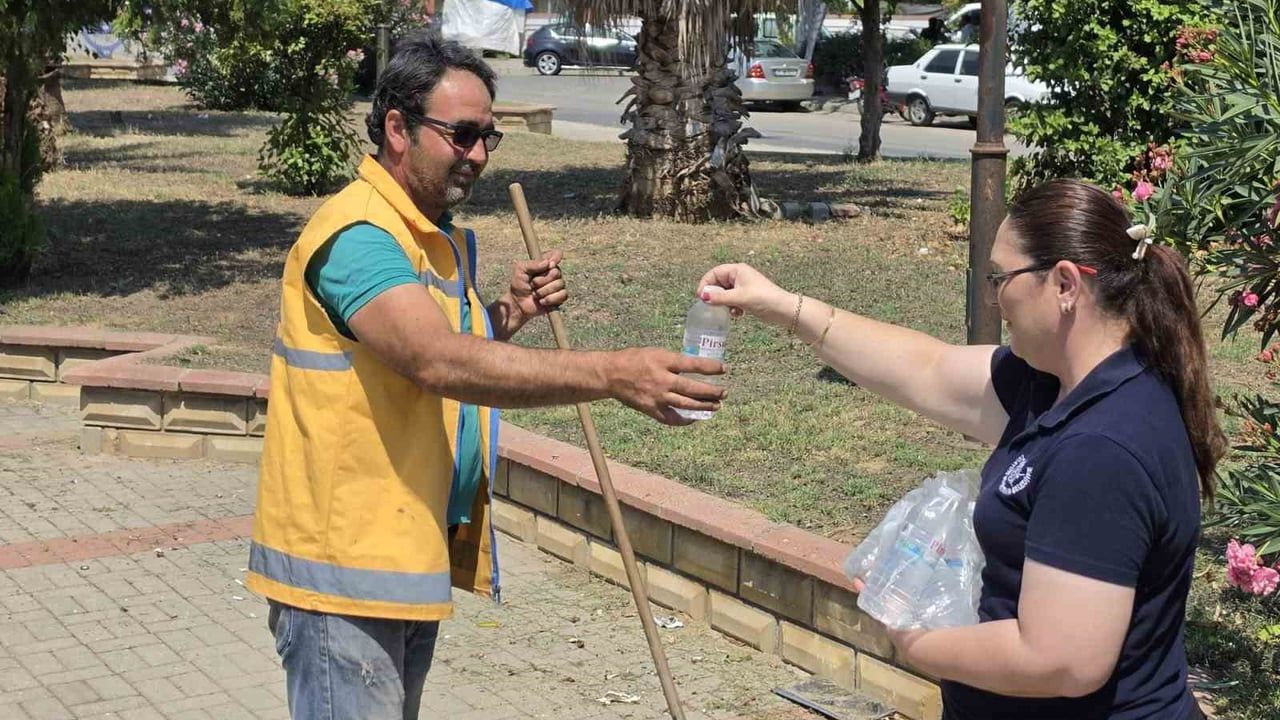 Aydın Büyükşehir ve ASKİ personeline sıcak havada su desteği